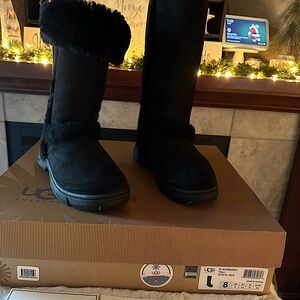 UGG Sunburst Tall. Women’s size 8. New in box, never worn. Black